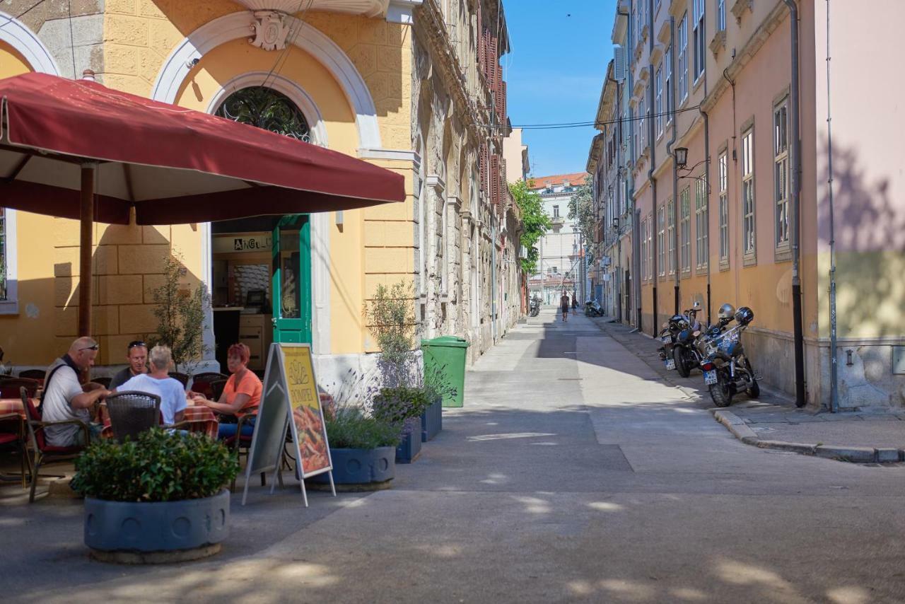 Old City Romanitic Studios 1 With Free Private Parking PUY Exterior foto