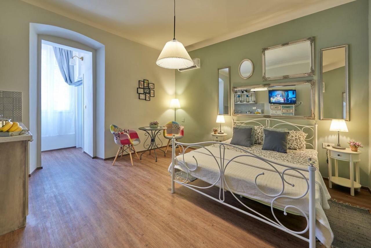 Old City Romanitic Studios 1 With Free Private Parking PUY Exterior foto