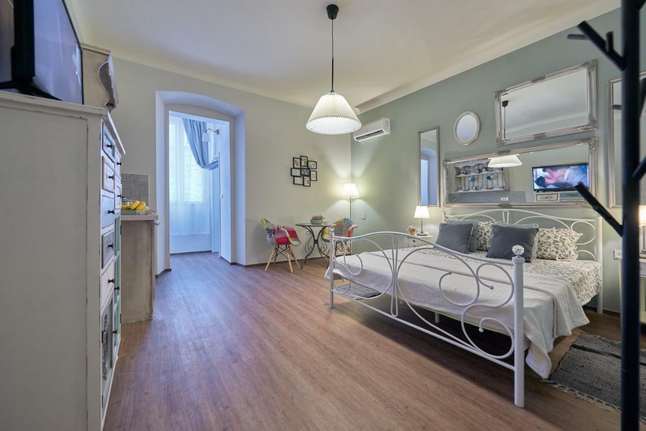 Old City Romanitic Studios 1 With Free Private Parking PUY Exterior foto